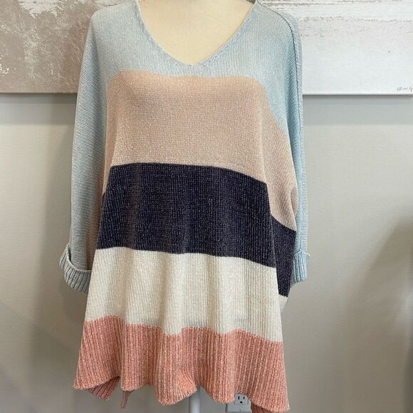 She + Sky Colorblock sweater in Sky Blue - Picture 2 of 6